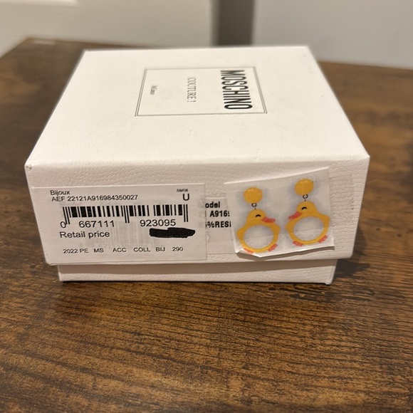 MOSCHINO RUNWAY COUTURE 2022 Duck earrings New in box - Picture 5 of 8